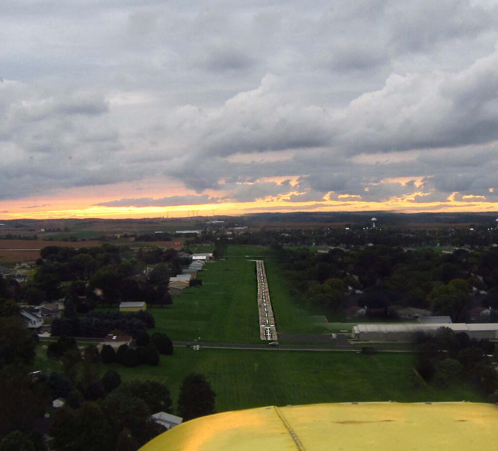 Landing 27 - Waunakee Airport - Runway